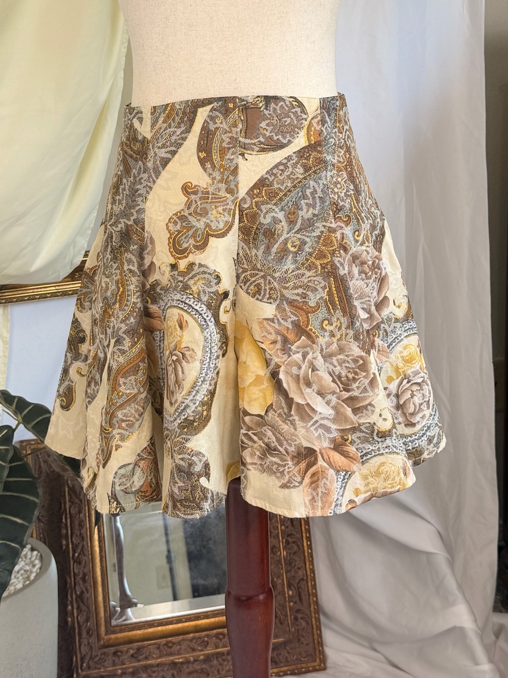 Floral Paisley Swing Mini Skort with a zip closure
